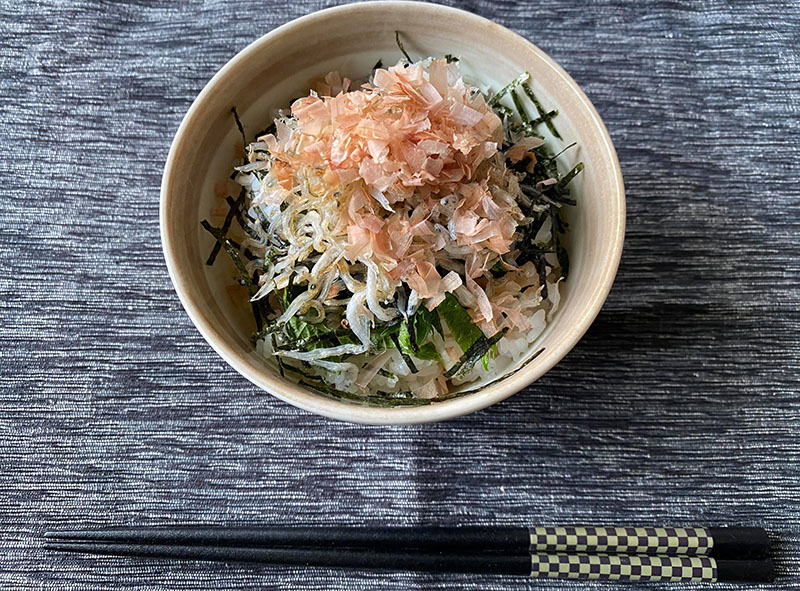 のせるだけで簡単ちりめん丼