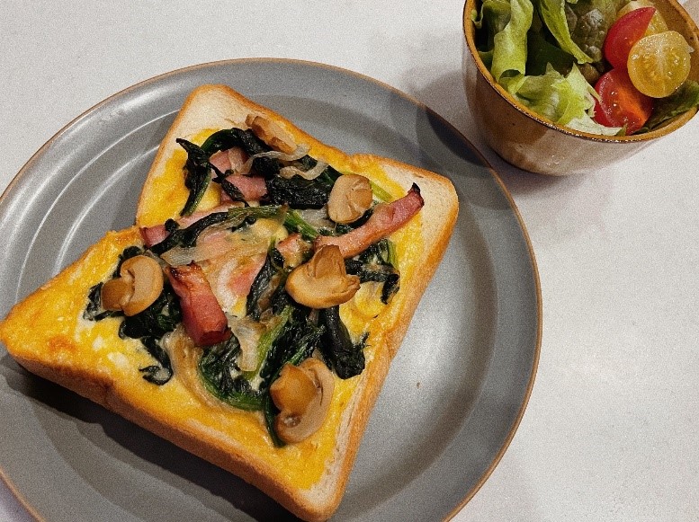 新玉ねぎとベーコンのキッシュ風