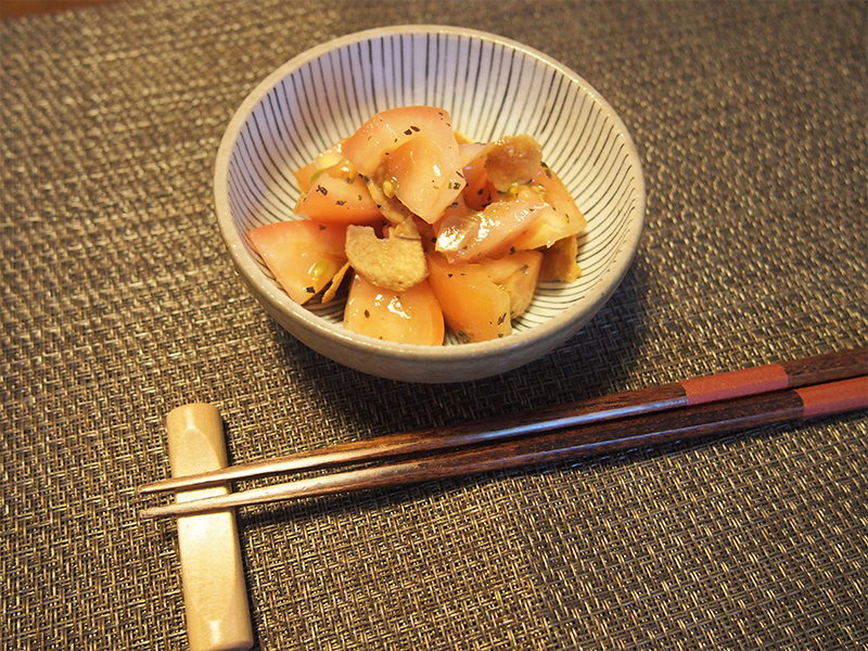 にんにく風味のトマトバジルサラダ
