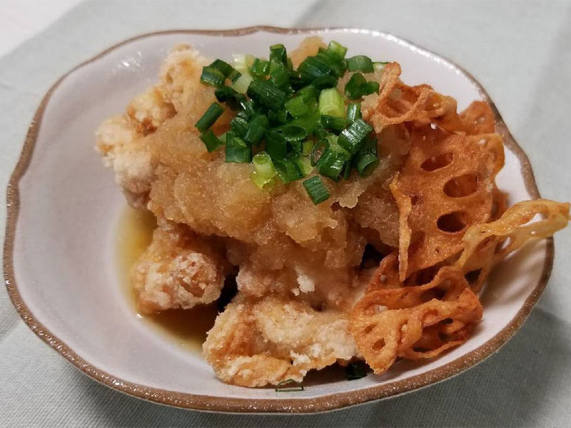 鶏肉のおろし煮(素揚げれんこん添え)