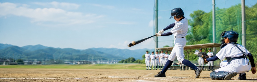 野球に取り組むジュニアアスリート（生成イメージ）