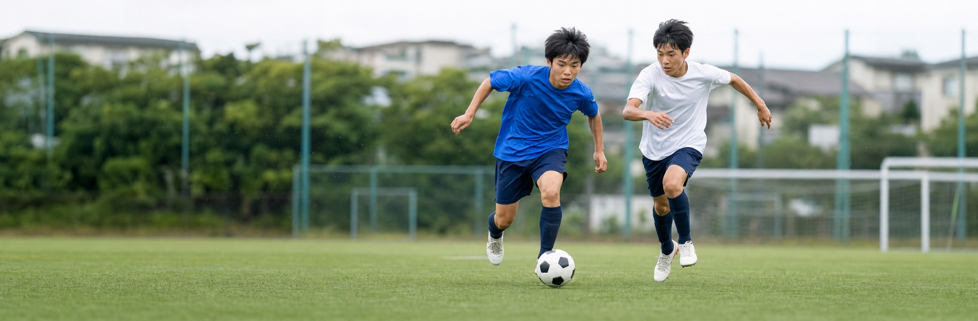 サッカーの練習に励むジュニアアスリート(生成イメージ)